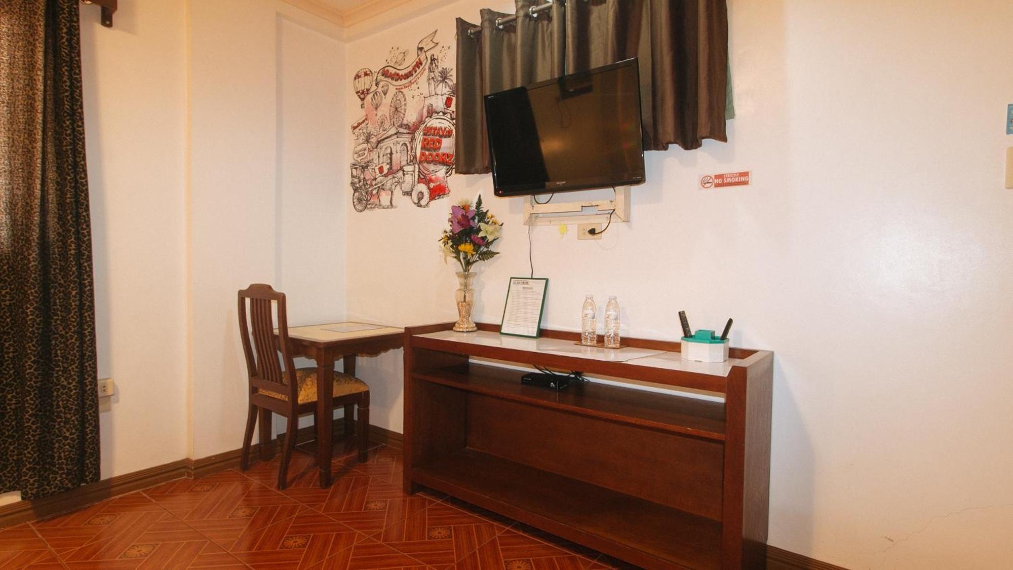 Reddoorz At La Casa Guesthouse Former Reddoorz At Tamarind Street Angeles City Extérieur photo