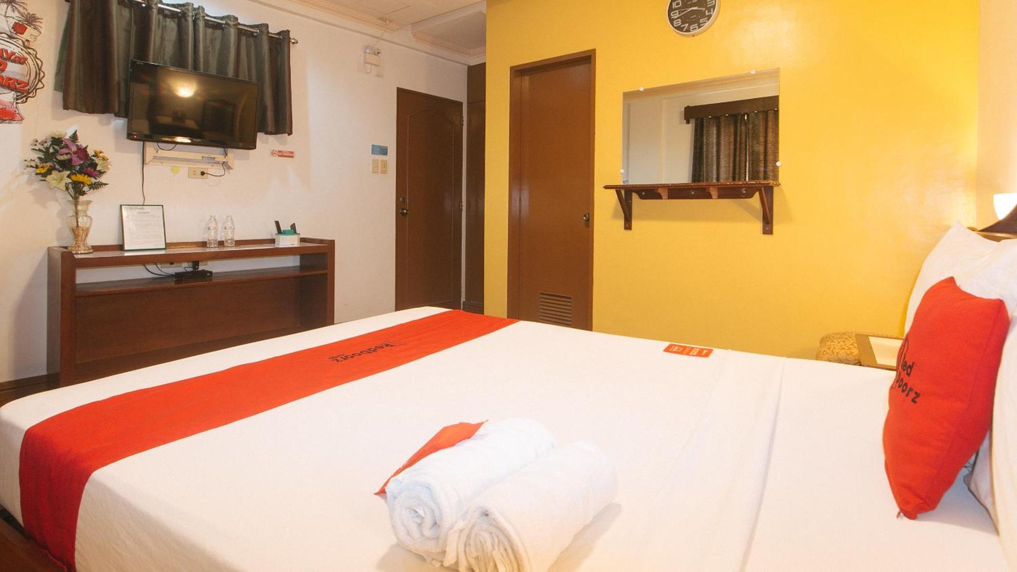 Reddoorz At La Casa Guesthouse Former Reddoorz At Tamarind Street Angeles City Extérieur photo