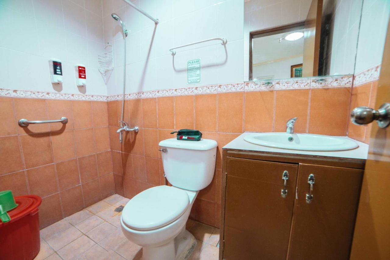 Reddoorz At La Casa Guesthouse Former Reddoorz At Tamarind Street Angeles City Extérieur photo